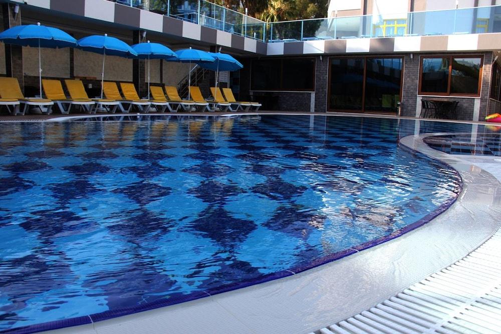 Tosmur Merlin Beach Park Hotel מראה חיצוני תמונה